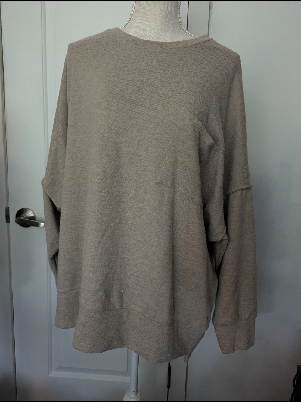 Zenana Outfitters Crewneck Sweater in Taupe